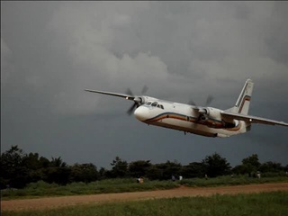 Antonov An-26 (An-24) awesome take off - low pass