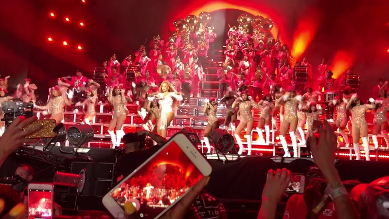 Beyoncé Run the World at Coachella
