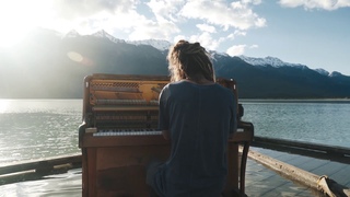 “Piano Busker“ AJ Hickling “Dusk“