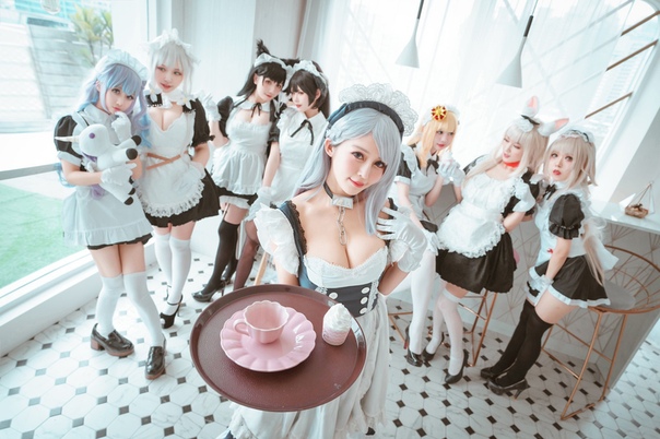 Nymphomanin Mopse Cosplay Kuessen