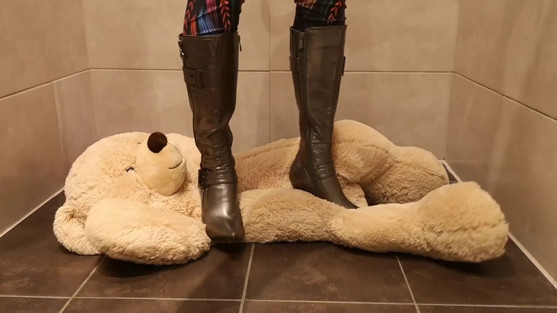 High heel fantasy: Teddy love, murder she