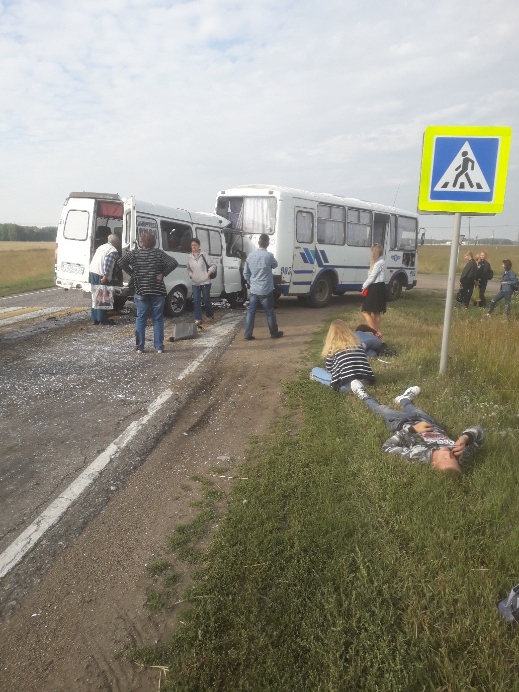 Сегодня в 9:00 авария маршрутки и автобуса на трассе Калачинск - Кормиловка Это картинка