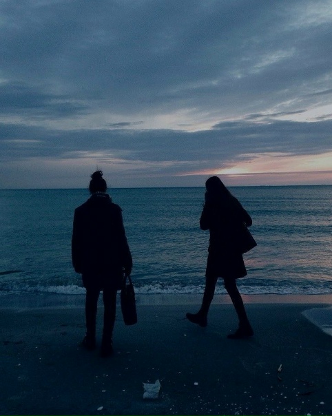 —один? —да. —любишь одинoчество? —не люблю. пpoсто...