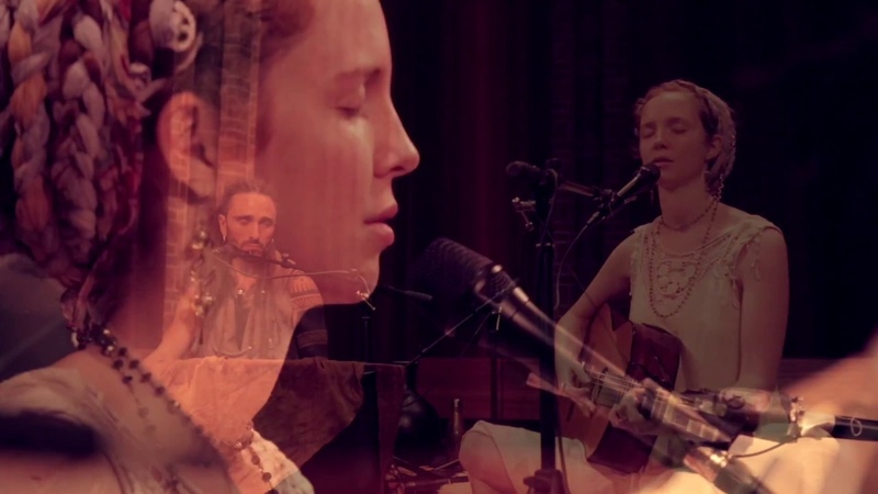 Ajeet Kaur Kiss the Earth ( La Luna) Live in