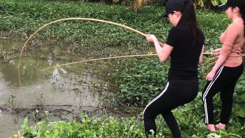 Beautiful Girls FISHING with EXOTIC Sea Worms for GIANT